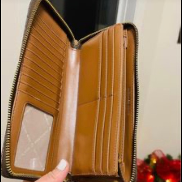 Michael Kors backpack and long wallet - Picture 6 of 6
